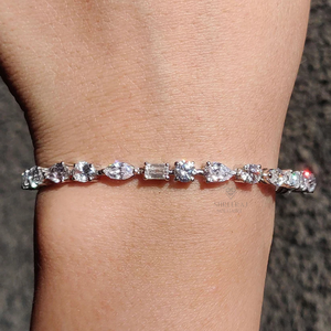 Bracelet Tennis en Or Massif 18K avec Diamants de Laboratoire Mixtes (Émeraude, Poire, Rond, Marquise, DEF, VVS, VS) de 6,5 pouces - Product Image 4