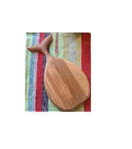 Planche à découper écologique en bois massif, garantissant une longévité, une hygiène et un rendement optimal en cuisine. - Product Image 5