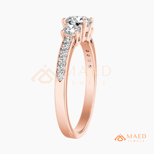 แหวนสามเม็ดโรสโกลด์ 14K สุดโรแมนติก |   แหวนวันครบรอบทรงกลมสไตล์วินเทจ |   แหวนหมั้นประดับเพชรทรงสแกลลอปสีชมพูทอง - Product Image 6