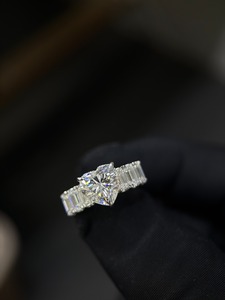 Bague en moissanite taille cœur VVS en argent 925, sertie à la main, pour femme, bague de fiançailles - Product Image 4