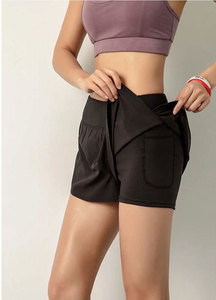 Pantalones Cortos Deportivos de Cintura Alta para Mujer, Tejido Transpirable, 100% Poliéster, Color Negro, Secado Rápido, Bolsillos, Corte Regular, Cintura Elástica, Estampado Atlético - Product Image 1