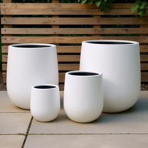 Ensemble de pots à fleurs décoratifs Hieta pour l'intérieur et l'extérieur, 4 tailles, 40-70 cm, cylindres en fibre de verre blanches côtelées, élégants - Product Image 3