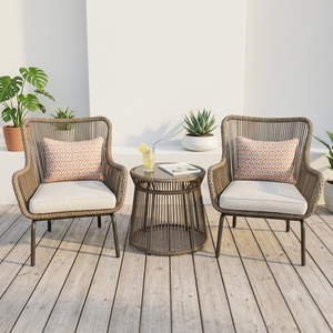 Ensemble bistrot de jardin moderne en rotin PE tressé trois pièces avec table d'appoint et fauteuils à dossier enveloppant pour hôtel, complexe hôtelier, café - Product Image 1