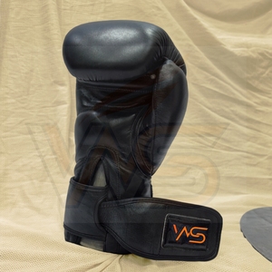 WS PROFESSIONAL ORIGINAL ถุงมือชกมวยหนังแท้ แบบเต็มนิ้ว ปิดด้วยเชือกผูก ระบายความชื้นได้ดี น้ำหนักเบา สำหรับฝึกซ้อม ผู้ใหญ่ - Product Image 1