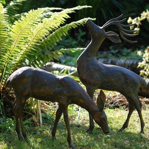Ensemble de sculptures de rennes et de cerises en bronze, en position debout et paissant, pour décoration de jardin extérieur, style simple, statues d'animaux en métal - Product Image 2