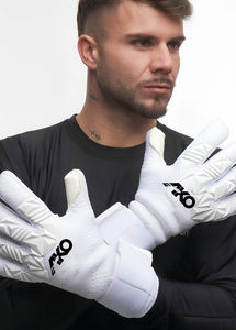 ถุงมือผู้รักษาประตูแบบปรับได้ ระบายอากาศได้ดี ปี 2025-26 รุ่นยอดนิยมสำหรับผู้ใหญ่  ฝ่ามือแบบเรียบ  ผลิตจากยางลาเท็กซ์คุณภาพสูง พร้อม Ako - Product Image 2