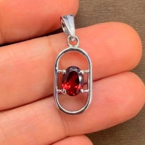 Colgante de granate de corte ovalado chapado en rodio de plata de ley, moderno, al por mayor, hecho a mano, minimalista, regalo para ella, joyería de febrero - Product Image 4