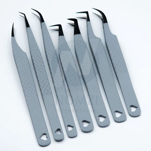 Pince à épiler pour cils Nomzi International de haute qualité, durable, en acier inoxydable de précision, avec une prise parfaite et une pointe lisse, 12,5 cm, haut de gamme - Product Image 2