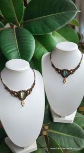Collar de Macramé Hecho a Mano con Colgante de Labradorita Boho, Cordón Marrón, Cuentas Doradas y Dije de Hoja, Joyería Ajustable de Cristal Curativo al por Mayor - Product Image 2