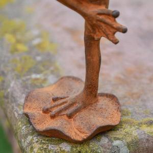 Statue de grenouille rouillée en fonte pour décoration de jardin, sculpture de grenouille en pose yoga, artisanat en métal, décoration extérieure - Product Image 4