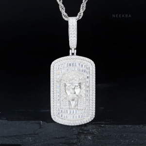 Colgante Rectangular de Jesús en Plata de Ley 925 con Moissanita, Colgante de Jesús con Moissanita Baguette Color D VVS, Piedras Engastadas a Mano - Product Image 1