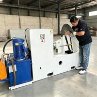 Machine de formage par extrusion à vis hélicoïdale monobloc de grande taille pour le poinçonnage et le pressage de moules sectionnels en spirale