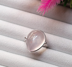 Bague en argent sterling 925 avec pierre en forme de goutte de quartz rose et eau de rose, style minimaliste solitaire - Product Image 2