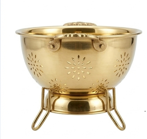 Utensilios de cocina: Colador dorado con asas para pasta y verduras, coladores y escurridores - Product Image 2