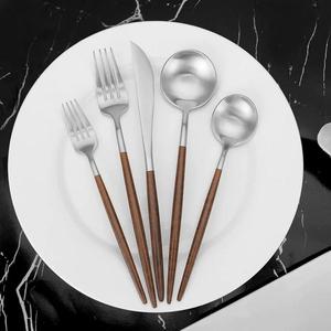 ชุดช้อนส้อมมีดสไตล์เกาหลี 5 ชิ้น ชุดช้อนส้อมที่ไม่เหมือนใครสำหรับโต๊ะอาหาร น้ำหนักเบา เป็นมิตรต่อสิ่งแวดล้อม ชุดช้อนส้อมเกรดอาหาร - Product Image 4