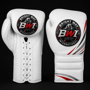 Gants de boxe Bright Way International en PU blanc et rouge, fermeture à lacets, évacuation de l'humidité, équipement d'arts martiaux personnalisé pour adultes - Product Image 1