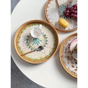 Plateaux en rotin avec incrustations de nacre, en rotin écologique, pour service et présentation décorative, fabriqués au Vietnam. - Product Image 2