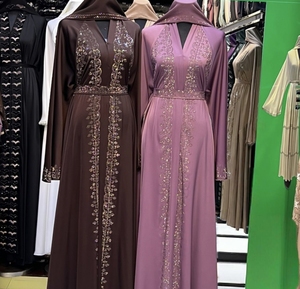 Abaya de mariage traditionnelle musulmane de Dubaï, faite à la main, de haute qualité, modeste, perlée et pailletée, à manches longues, respirante, col en V pour femme - Product Image 2