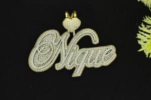 Colgante de Lujo Personalizado con Nombre en Moissanita, Corazón y Letra Inicial de Dos Capas Estilo HipHop, Plata de Ley 925 Bañada en Rodio/Oro - Product Image 4