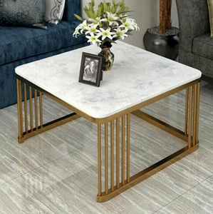 Tables basses gigognes carrées en marbre avec bases en blocs d'or massif, disponibles à prix de gros. - Product Image 4
