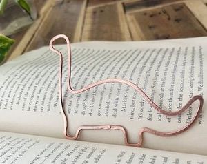 Elegante marcapáginas de cobre diseñado para la lectura diaria de libros, revistas, diarios y como regalo literario. - Product Image 3