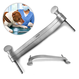 Pinza para Recortar Orejas de 5.5″ Tipo “I” con Dientes de Acero Inoxidable, Pinza Profesional Veterinaria para Recortar Orejas de Ganado - Product Image 1
