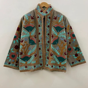 Veste courte en velours brodée Suzani pour femme, style bohème, avec boutons, manteau d'hiver, blouson tendance, prix d'usine, produit phare en gros - Product Image 1