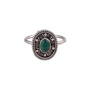 Anillo Ovalado de Ónix Verde Natural en Plata de Ley, Anillo Vintage Hecho a Mano con Piedras Preciosas, Joyería Boho Apilable para Mujer - Product Image 1