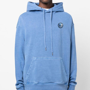 Sudadera clásica con efecto acid wash, material cómodo, perfecta para un estilo casual y urbano, fácil de lavar. - Product Image 3