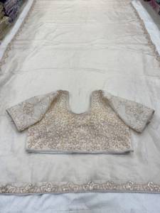 Elegante Saree de Seda Beige con Borde Bordado, Traje Tradicional Indio para Bodas, Diseño Largo Hasta el Suelo para Mujer - Product Image 5