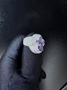 Anillo de Plata de Ley 925 de Lujo con Incrustaciones Completas, Diseño Hip Hop, Trébol de Cuatro Hojas, Corte Pera Morado y Banda Grande Tipo Sello con Cruz - Product Image 4