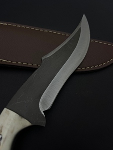 Cuchillo de Supervivencia para Caza, Hoja Fija de Acero Inoxidable con Canto Parcialmente Serrado, Grabado, Multifuncional, con Mango de Cuerno de Ciervo - Product Image 4