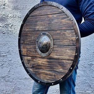 Grand bouclier en bois de style viking, design nordique rond, fabriqué à la main pour une utilisation décorative et pour les événements costumés - Product Image 6