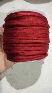 เชือกไหมซารีรีไซเคิล Y S INTERNATIONAL YS-274 ขนาด 5 มม. สีแดงเบอร์กันดี สำหรับทำเครื่องประดับ งานถักโครเชต์ งานทอผ้า และงานฝีมือต่างๆ - Product Image 3
