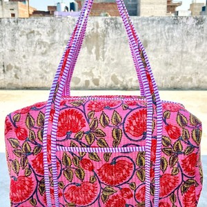 Bolsa de Viaje Acolchada Rosa Estilo Boho Vintage, Bolsa de Viaje de Fin de Semana de Algodón con Estampado Floral, Bolsa de Viaje de Algodón para Mujer, Uso Diario, Personalizada - Product Image 1