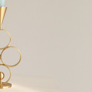 Porte-bougie géométrique moderne en or avec anneaux entrelacés et accent sphérique, pour une décoration intérieure élégante. - Product Image 6