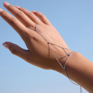 Joyería de Playa, Pulsera de Cadena de Mano de Acero Inoxidable, Pulsera de Dedo con Borla de Circonio - Product Image 1