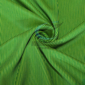 Material ligero con control de humedad para un juego activo, camiseta de fútbol cómoda y ajustada. - Product Image 6