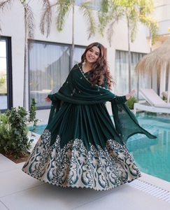 Nouvelles collections de robes Anarkali à broderies riches et élégantes pour la saison des mariages indiens. Dernières collections à prix bas. - Product Image 1