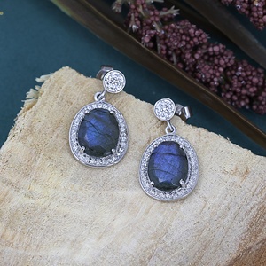 ต่างหูเงินแท้ 925 ประดับด้วยลาบราดอไรต์ธรรมชาติและเพชร CZ รูปวงรี - Product Image 3