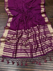 Sari indio tradicional en crepé de khaddi puro con elegancia tejida en jacquard - Product Image 2