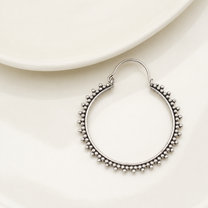 Boucles d'oreilles créoles bohèmes en laiton plaqué or, design boule bicolore argent et or, bijoux unisexe - Product Image 6