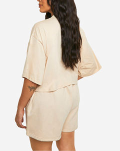 Ensemble 2 pièces femme été, nouveau style streetwear, logo personnalisé, couleur unie, t-shirt oversize à col rond et manches courtes, et short. - Product Image 4