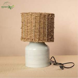 Lampe de table d'intérieur minimaliste moderne en bambou naturel fait main avec abat-jour tissé à la main - Product Image 5