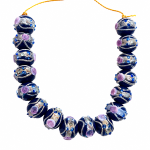 Cuentas de vidrio de lujo hechas a mano de 12 mm para tartas de boda, cuentas redondas de lampwork azul marino con remolino plateado para pendientes, collares y pulseras - Product Image 1