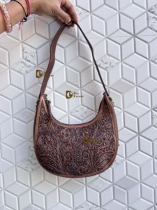 Nuevo Bolso de Hombro Estilo Bohemio Gitano de Cuero Tallado a Mano por Diseñador 2026, Bandolera Artesanal de Estilo Western - Product Image 4