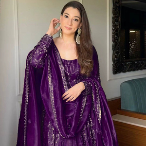 Nuevo Vestido de Fiesta de Diseñador con Lahenga y Bordado - Product Image 1