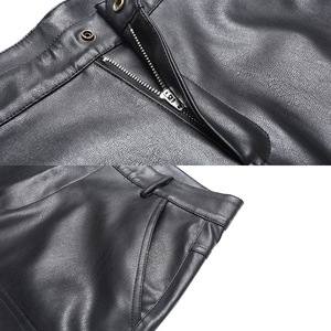Shorts Bermuda décontractés pour homme en toile 100 % polyester noir, taille mi-haute avec poches, taille élastique, style motard, couleur unie - Product Image 4