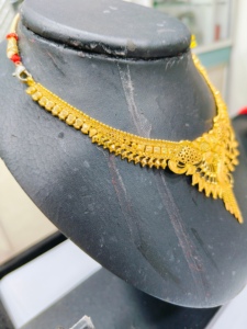 Collier avec pendentif floral en or massif 22 carats pour femmes, bijoux tendance pour fiançailles et mariage, certifié BIS - Product Image 4