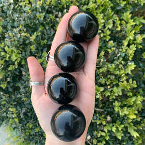 Esfera de piedras preciosas de obsidiana negra de alta calidad al por mayor colección curativa tallada a mano para Feng Shui y amor para decoración de regalo - Product Image 5